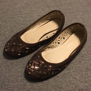 Brown sequin flat shoe